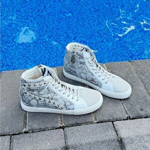 Vintage Havana High top sneakers.‎ Size 9.5